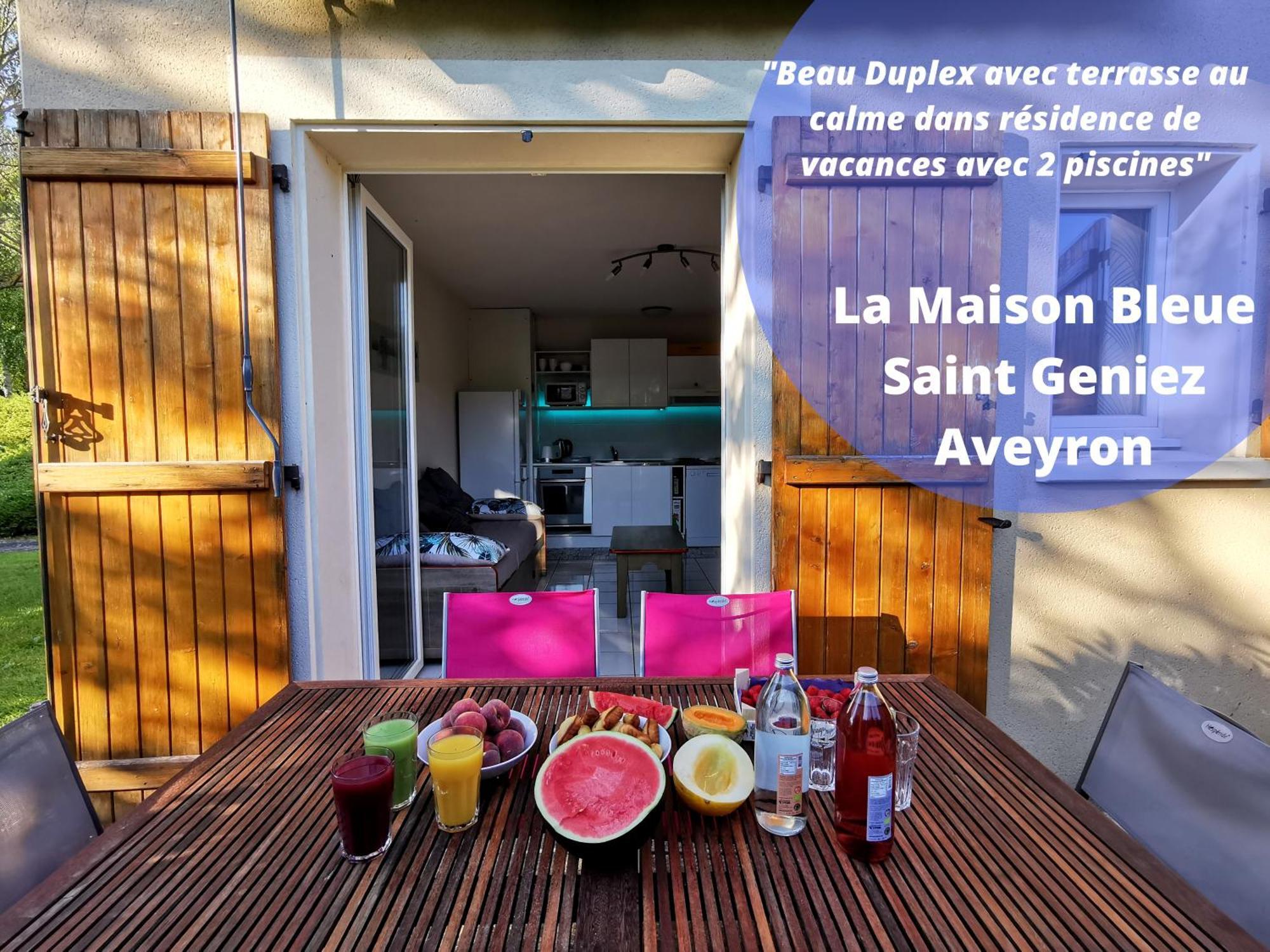 La Maison Bleue, Village Vacances, Piscine, Parking Saint-Geniez-dʼOlt Exteriör bild