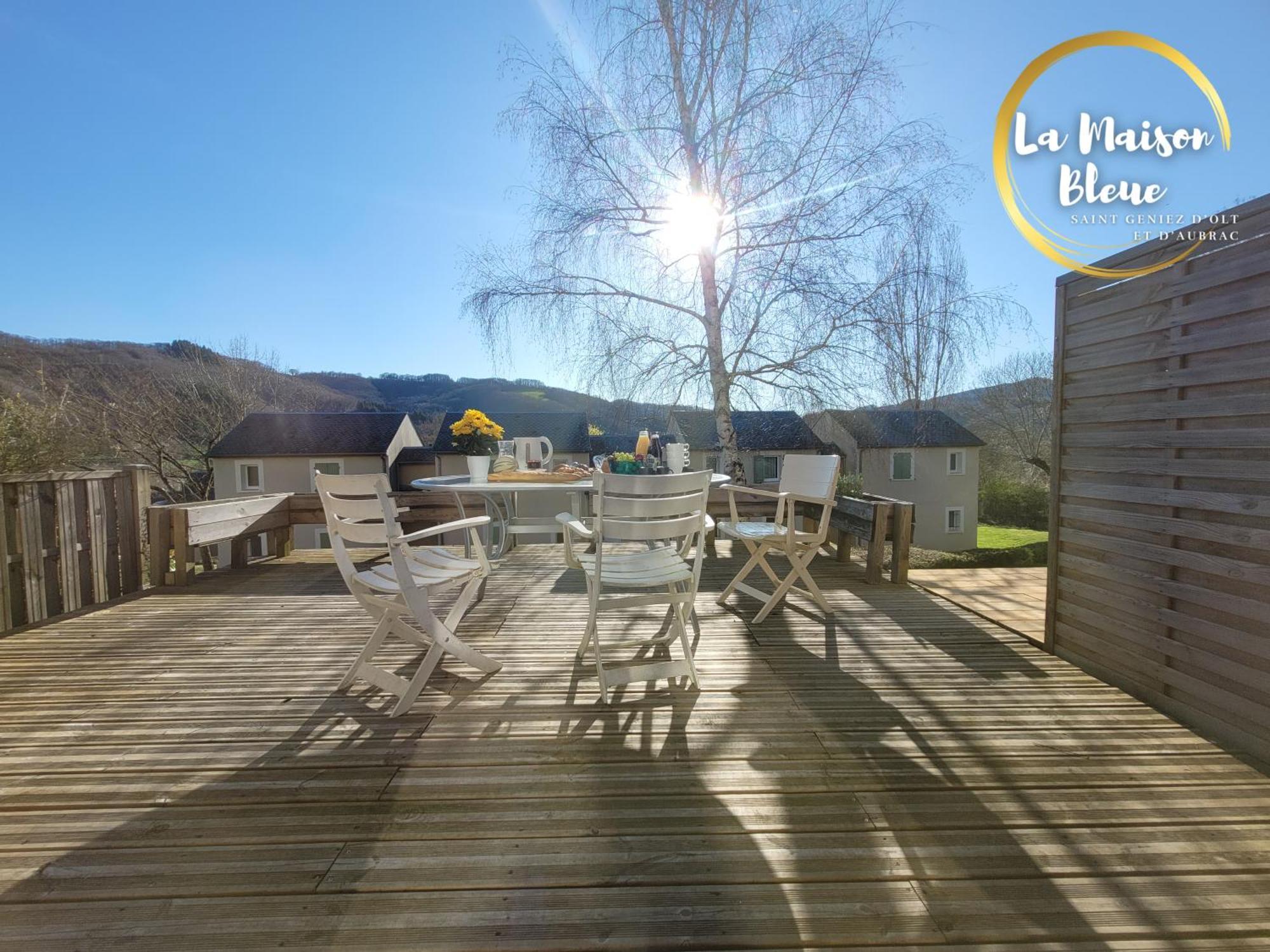 La Maison Bleue, Village Vacances, Piscine, Parking Saint-Geniez-dʼOlt Exteriör bild
