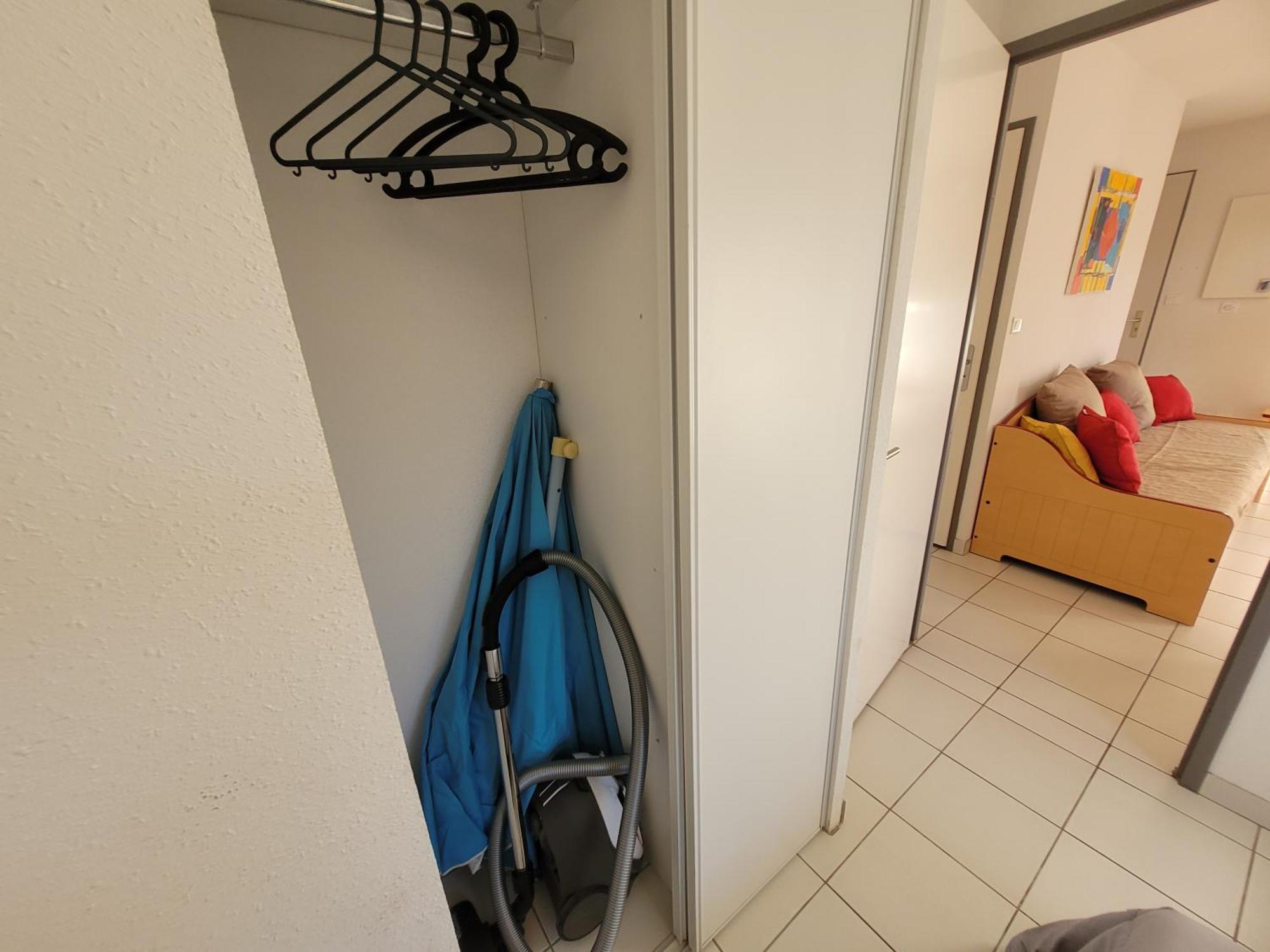 La Maison Bleue, Village Vacances, Piscine, Parking Saint-Geniez-dʼOlt Exteriör bild